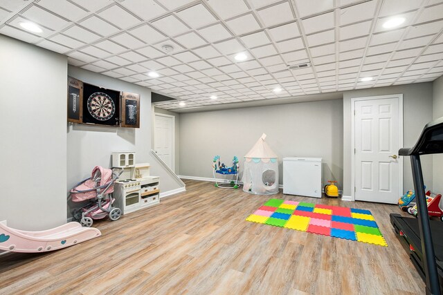 1284 N Jack Pine Ct, Palatine, IL 60067 - playroom with wood finished floors, recessed lighting, and baseboards