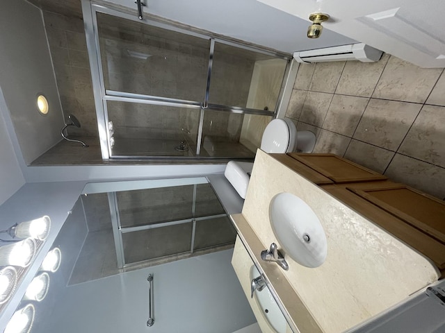 1238 W Pratt Blvd Unit 1A, Chicago, IL 60626 - full bath with vanity and toilet