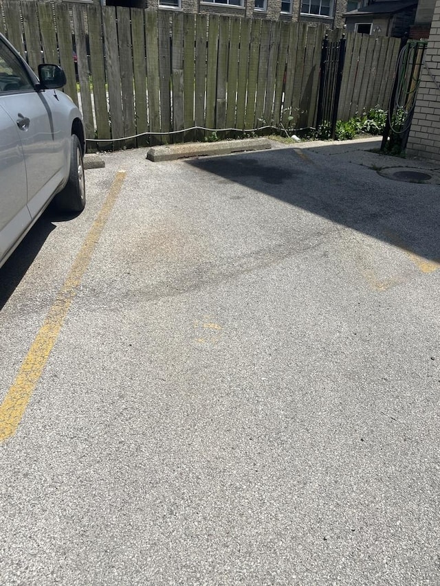 1238 W Pratt Blvd Unit 1A, Chicago, IL 60626 - view of uncovered parking lot