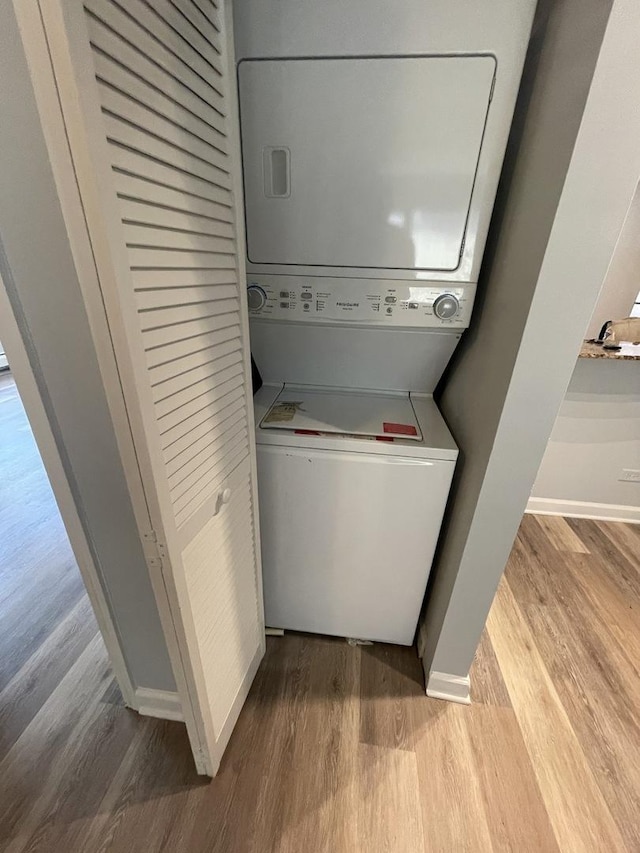 1238 W Pratt Blvd Unit 1A, Chicago, IL 60626 - laundry room featuring stacked washer / drying machine and wood finished floors