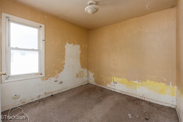 910 E Krage Dr, Addison, IL 60101 - view of carpeted spare room