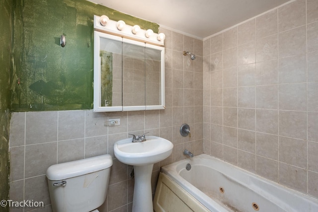 910 E Krage Dr, Addison, IL 60101 - bathroom with a combined bath / shower with jetted tub and tile walls