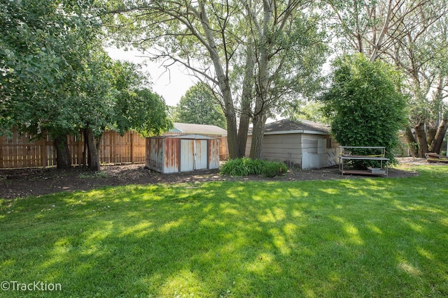 910 E Krage Dr, Addison, IL 60101 - view of yard featuring a shed