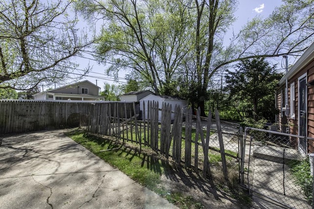 1705 Lyons Ct, Waukegan, IL 60085 - view of patio