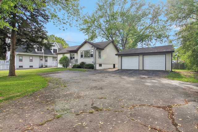 35790 N Wilson Rd, Ingleside, IL 60041 - view of front of property with an outdoor structure, a detached garage, and a front yard