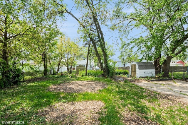 6609 173rd Pl, Tinley Park, IL 60477 - view of yard featuring a shed, fence, and an outbuilding