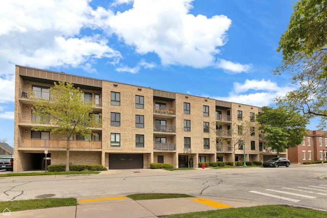 724 12th St Unit 303, Wilmette, IL 60091 - view of apartment building / complex featuring uncovered parking
