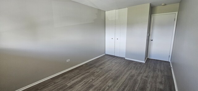 802 E Old Willow Rd Unit 2-210, Prospect Heights, IL 60070 - unfurnished bedroom with dark wood-style floors, baseboards, and a closet