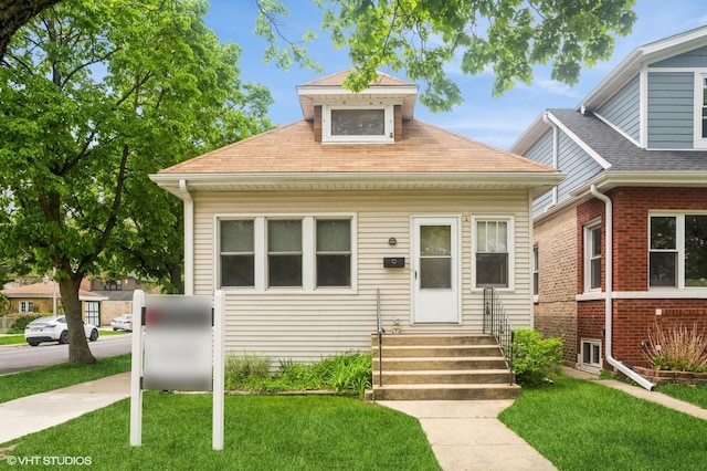 5000 N Kenneth Ave, Chicago, IL 60630 - view of front of property with a front lawn