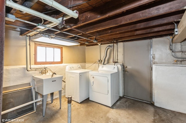 5000 N Kenneth Ave, Chicago, IL 60630 - washroom featuring washer and dryer