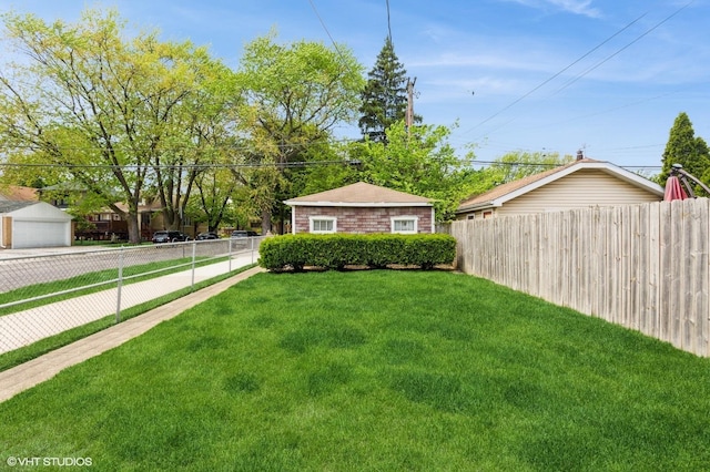5000 N Kenneth Ave, Chicago, IL 60630 - view of yard featuring a garage