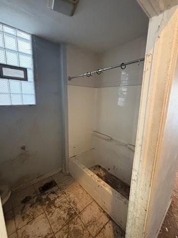 8370 S Baker Ave, Chicago, IL 60617 - bathroom with a shower