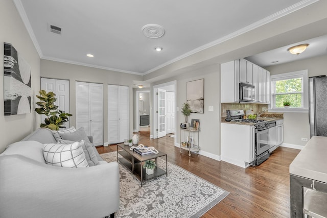 1438 W Roscoe St Unit 3, Chicago, IL 60657 - living area with wood finished floors, crown molding, and recessed lighting