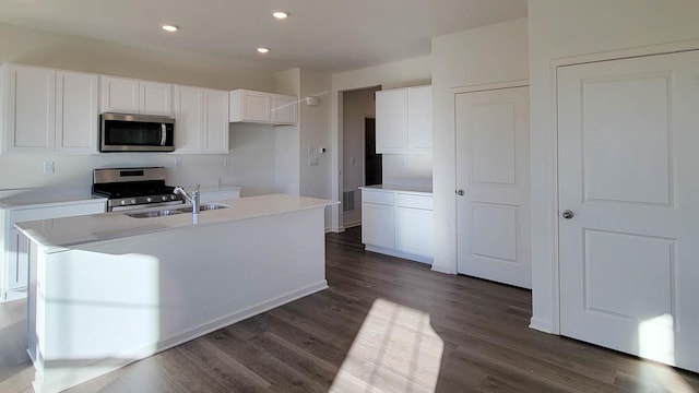 6467 Juniper Dr, Wonder Lake, IL 60097 - kitchen with appliances with stainless steel finishes, a sink, dark wood-style flooring, white cabinetry, and recessed lighting