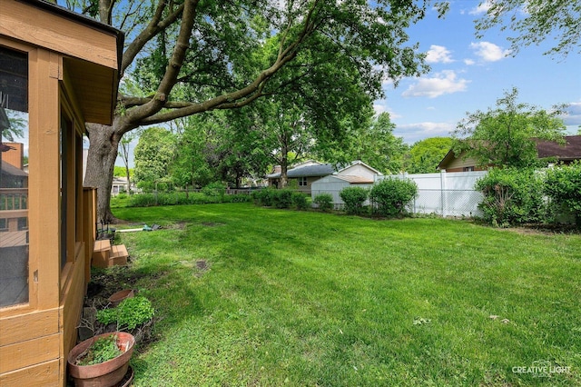 859 N Gladstone Ave, Aurora, IL 60506 - view of yard