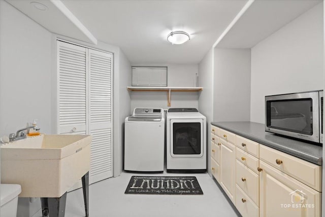 120 3 Oaks Rd, Cary, IL 60013 - clothes washing area featuring independent washer and dryer