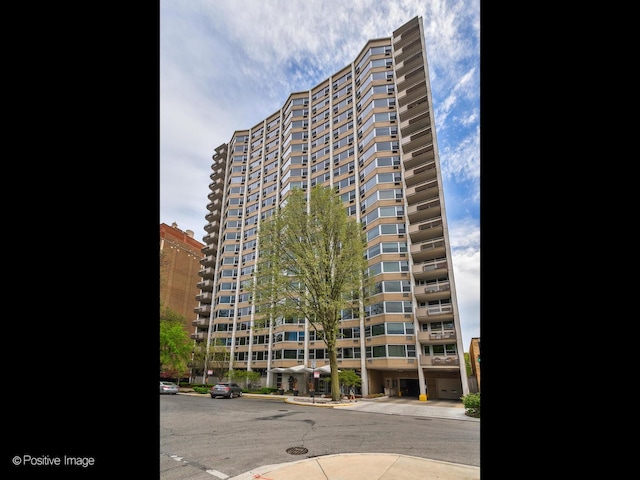555 W Cornelia Ave Unit 1405, Chicago, IL 60657 - view of apartment building / complex