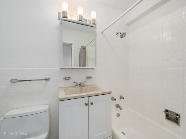 555 W Cornelia Ave Unit 1405, Chicago, IL 60657 - full bath with  shower combination, toilet, vanity, and tile walls