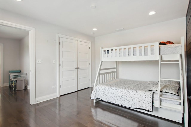 16829 Sheridans Trl, Orland Park, IL 60467 - bedroom with dark wood-style floors, baseboards, recessed lighting, and a closet