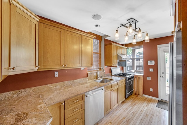 1044 S E Ave, Oak Park, IL 60304 - kitchen featuring stainless steel appliances, a sink, under cabinet range hood, light wood-style flooring, and baseboards