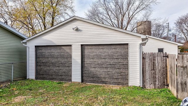1614 Poplar St, Ottawa, IL 61350 - detached garage with fence
