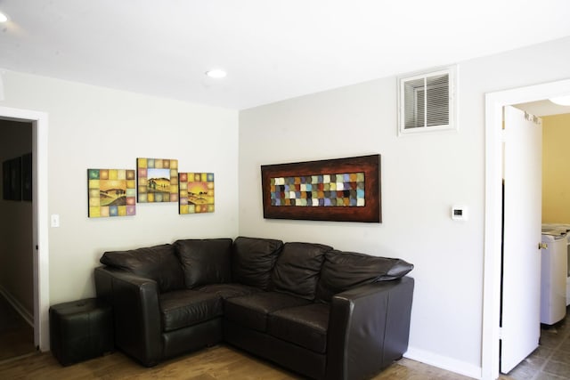 1703 Beverly Pl, Highland Park, IL 60035 - living room featuring wood finished floors, recessed lighting, and baseboards