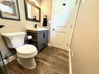 1010 N Patton Ave, Arlington Heights, IL 60004 - bathroom with wood finished floors, vanity, toilet, and baseboards