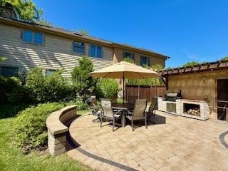 1010 N Patton Ave, Arlington Heights, IL 60004 - view of patio featuring exterior kitchen and outdoor dining space