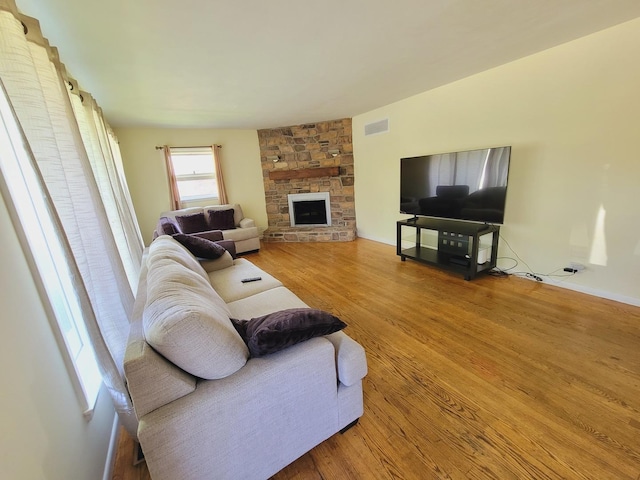 511 N Berwick Blvd, Waukegan, IL 60085 - living area with wood finished floors, a fireplace, and baseboards