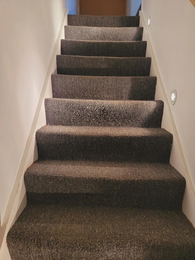 511 N Berwick Blvd, Waukegan, IL 60085 - view of staircase