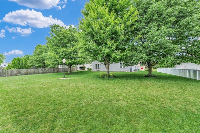 1208 Waters Edge Rd, Champaign, IL 61822 - view of yard