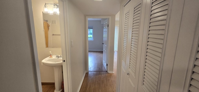 9356 Bay Colony Dr Unit 1S, Des Plaines, IL 60016 - hall with dark wood-style flooring and baseboards
