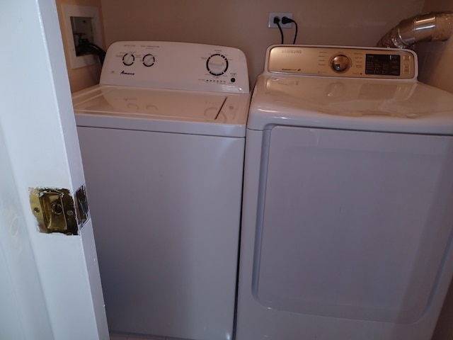 70 Old Oak Dr Unit 226, Buffalo Grove, IL 60089 - washroom featuring washing machine and dryer