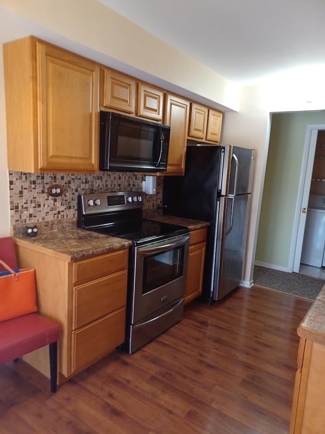 70 Old Oak Dr Unit 226, Buffalo Grove, IL 60089 - kitchen featuring stainless steel appliances, backsplash, and dark wood-style floors