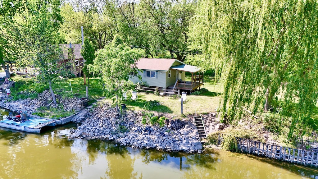 7084 N River Rd, Byron, IL 61010 - aerial view of property and surrounding area with a large body of water