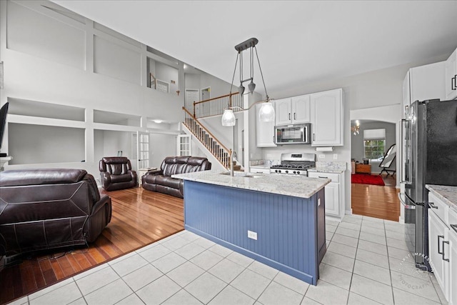 343 Diane Ct, Geneva, IL 60134 - kitchen with appliances with stainless steel finishes, open floor plan, light tile patterned flooring, and a sink