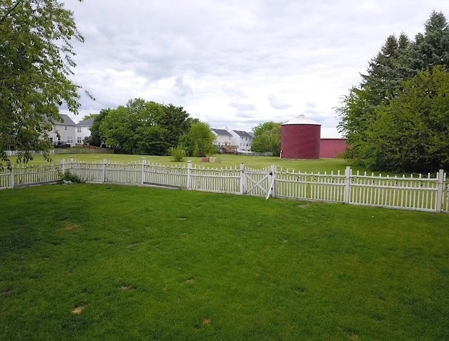 343 Diane Ct, Geneva, IL 60134 - view of yard featuring a barn and an outbuilding