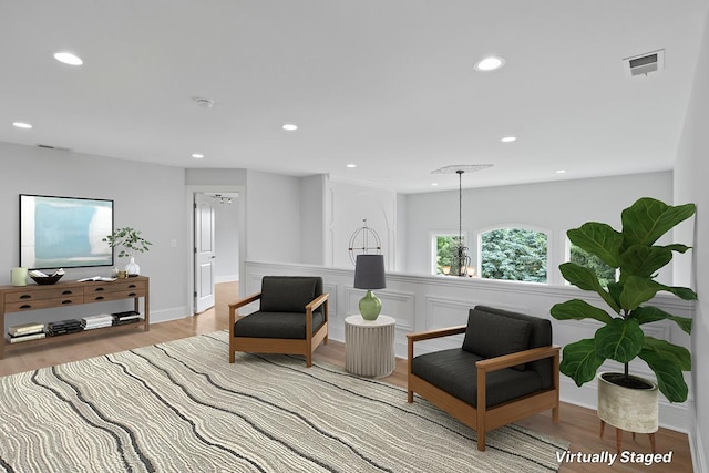 1410 W Newcastle Ct, Inverness, IL 60010 - living area featuring wood finished floors and recessed lighting