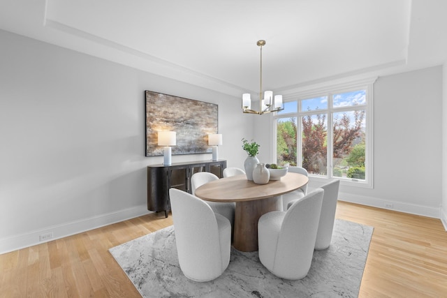 1410 W Newcastle Ct, Inverness, IL 60010 - dining space with a chandelier, baseboards, a raised ceiling, and light wood-type flooring