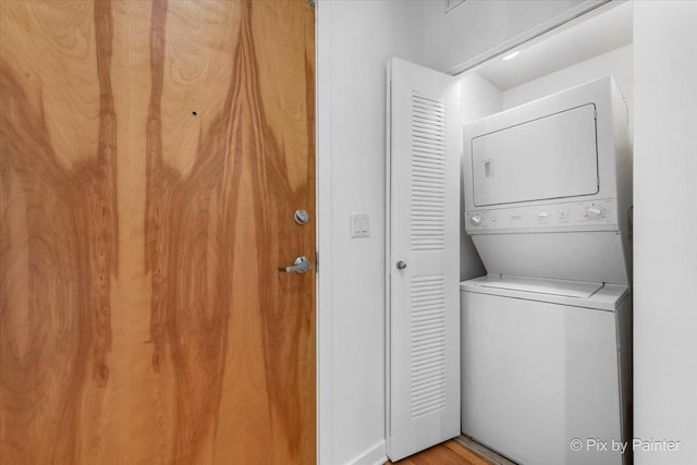 1001 W 15th St Unit 243, Chicago, IL 60608 - laundry room featuring stacked washer / drying machine