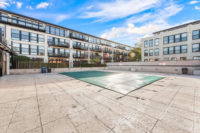1001 W 15th St Unit 243, Chicago, IL 60608 - community pool with a patio and fence
