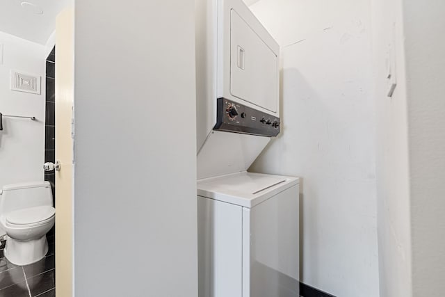 111 E Chestnut St Unit 33F, Chicago, IL 60611 - laundry room featuring stacked washer and clothes dryer