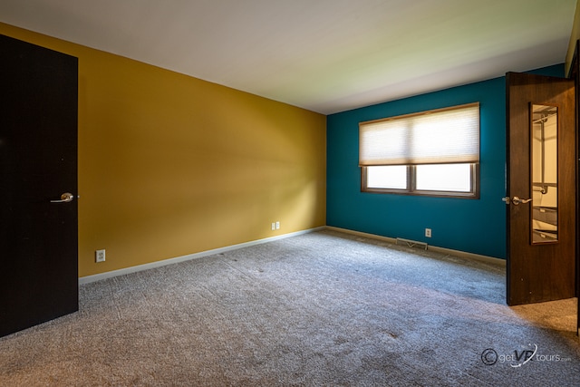 2031 W Winchester Dr, Freeport, IL 61032 - empty room featuring carpet and baseboards