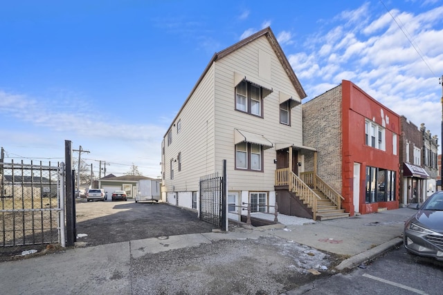 5815 W Roosevelt Rd, Cicero, IL 60804 - townhome / multi-family property featuring fence