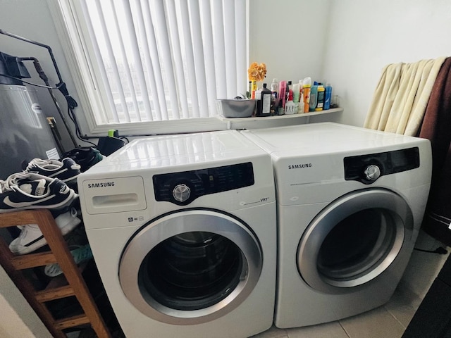 405 Oscar Ave, Joliet, IL 60433 - clothes washing area featuring washer and clothes dryer