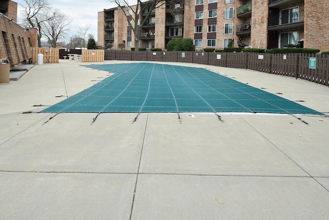 1103 S Hunt Club Dr Unit 127, Mount Prospect, IL 60056 - community pool with fence