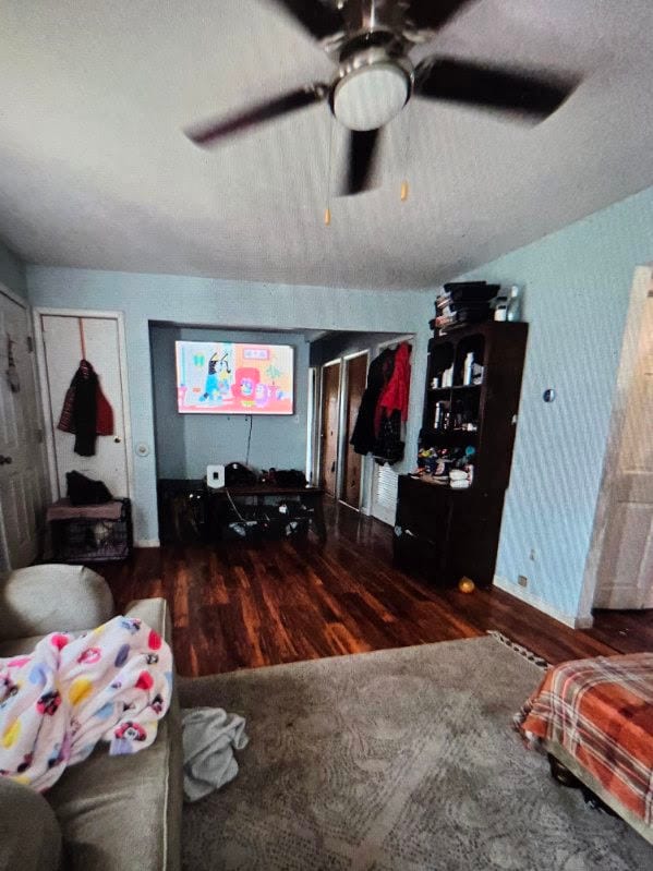 721 6th St, Lasalle, IL 61301 - living area featuring wood finished floors and ceiling fan