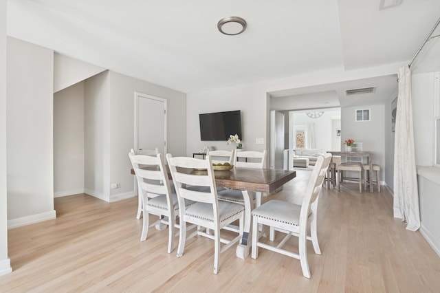 2534 W Haddon Ave, Chicago, IL 60622 - dining space featuring light wood finished floors and baseboards
