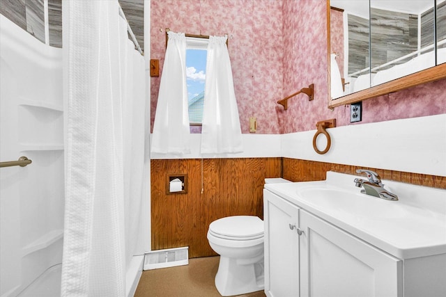 235 N Main St, Roberts, IL 60962 - bathroom with wainscoting, wallpapered walls, toilet, a shower with shower curtain, and vanity