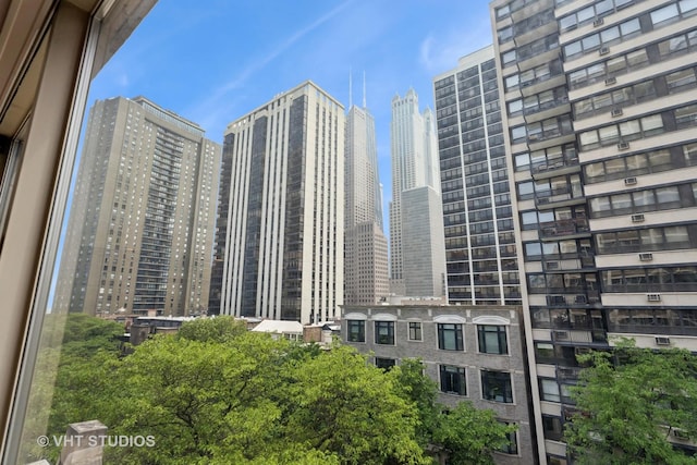 40 E Cedar St Unit 8Cd, Chicago, IL 60611 - view of property featuring a view of skyline